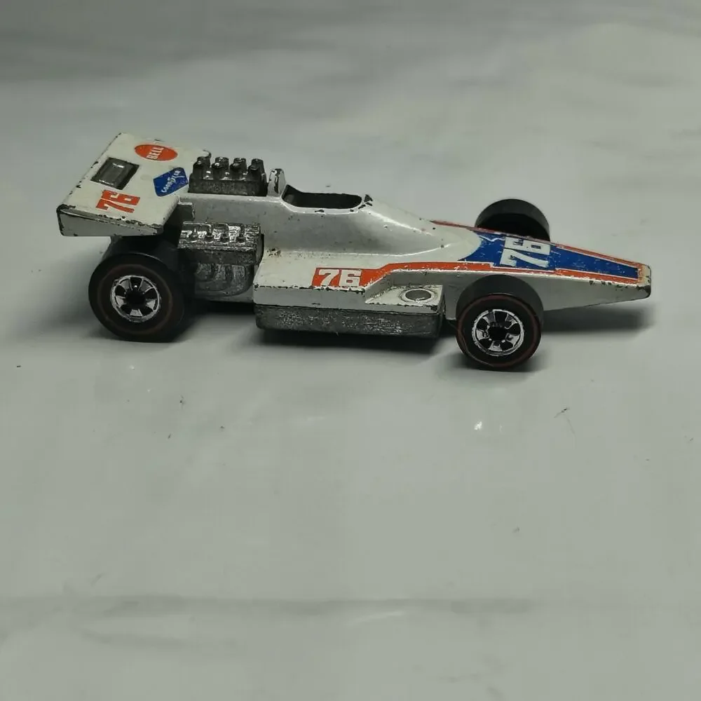 Hot Wheels Redline 1975 Formula 5000 #76 Race Car White Enamel Race Car